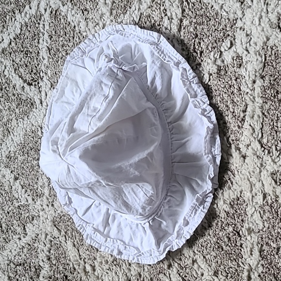 10 for $25 - Infant White Sun Hat with Chin Strap - Picture 1 of 3
